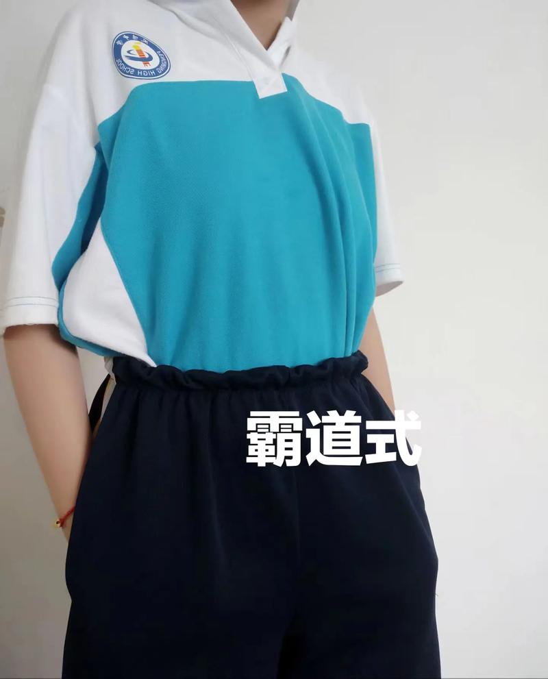 凤鸣中学校服的22种高颜值穿法 学会这些,你也能成为校园时尚达人
