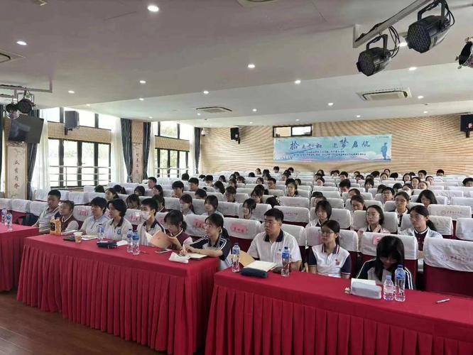 青春向党，理想启航——我校学子积极参与黄浦区中学生共产主义学校活动纪实